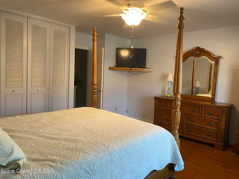 917 Jamestown Ave #100 — Photo 10