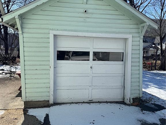 3rd image of 196 W Pulteney St