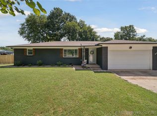 1203 N Eucha Creek Pl W, Sand Springs, OK 74063