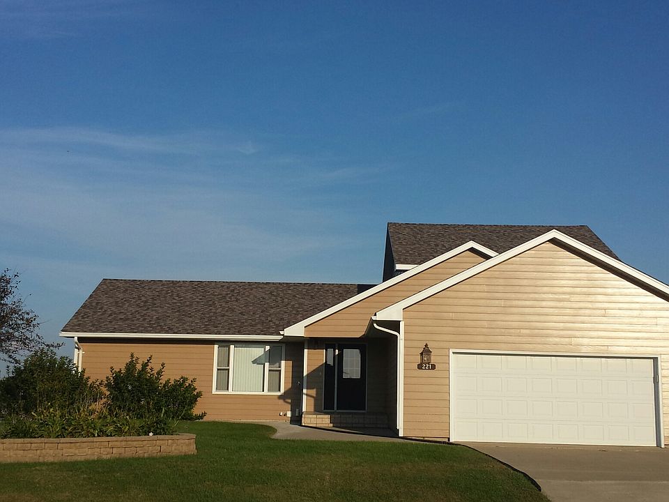 1st image of 221 Prairie Ln