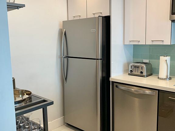 4th image of 1228 West Ave APT 504