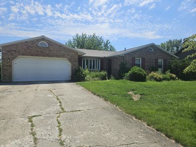 15736 Sunset Blvd, Wapakoneta, OH, 45895