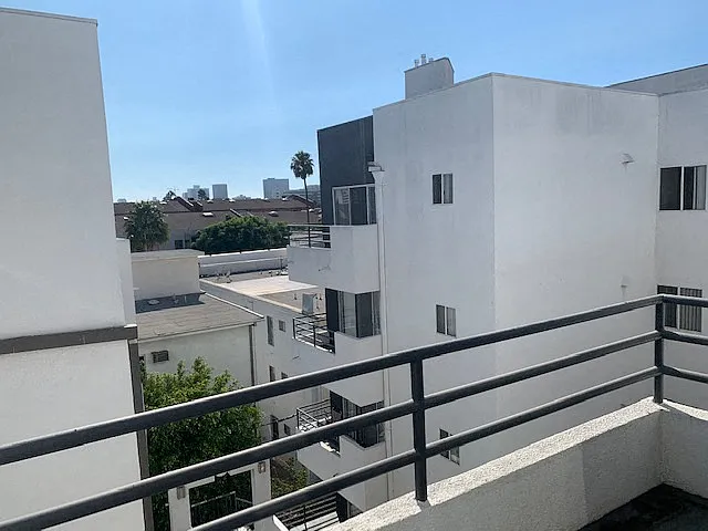 Midvale Towers — Photo 281