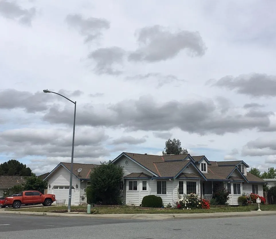 990 Los Altos Dr photo 1