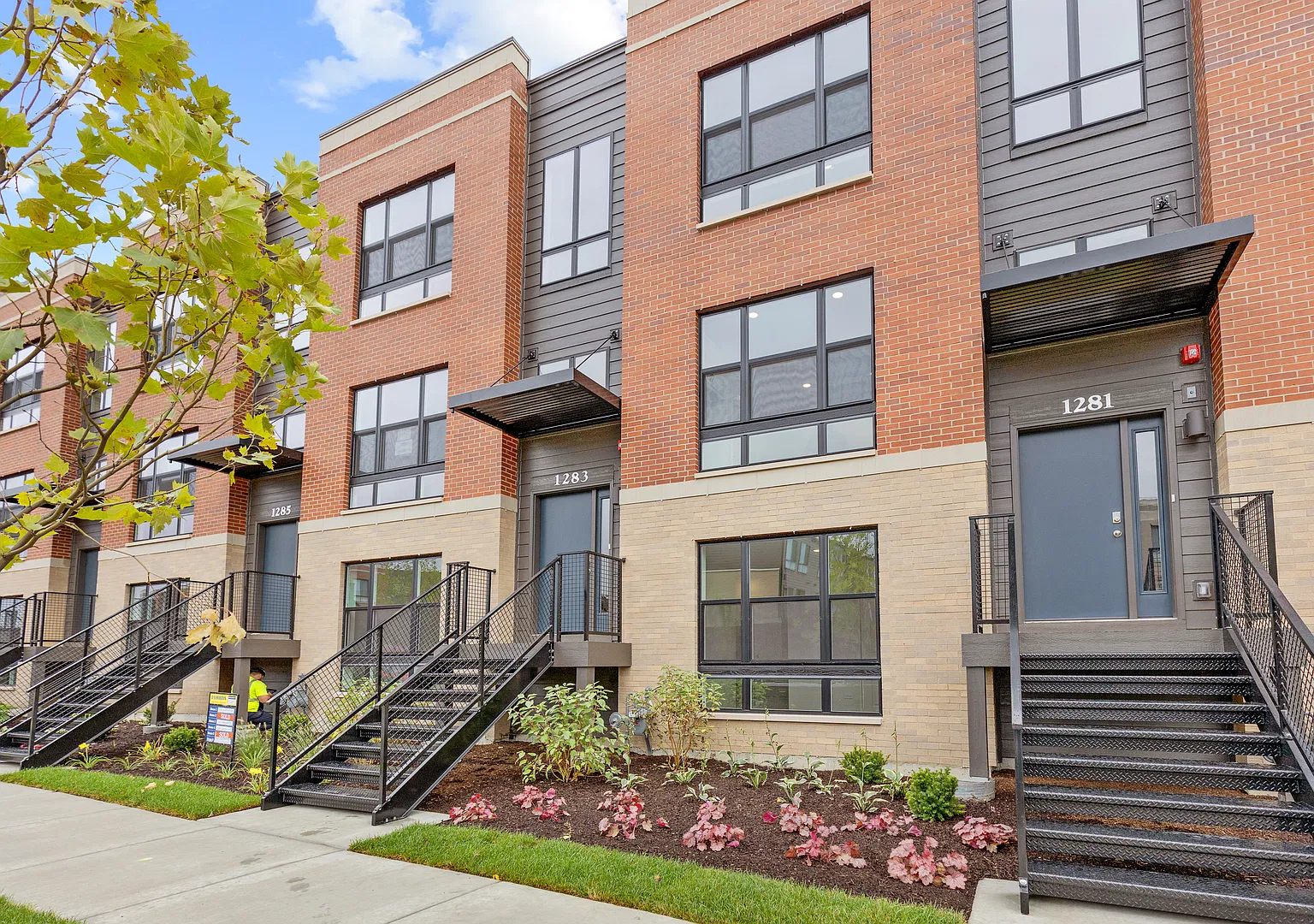 2 bed, 2.5 bath, 1576 sqft, $3,200 — Photo 1