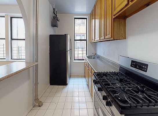 5th image of 1071 St Nicholas Ave APT 33