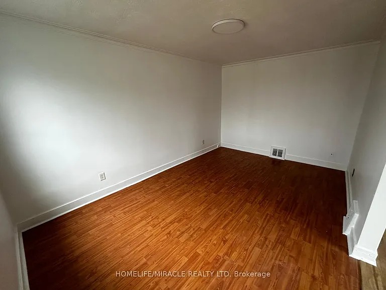 33 Jeavons Ave #ENTIRE HOUSE — Photo 4
