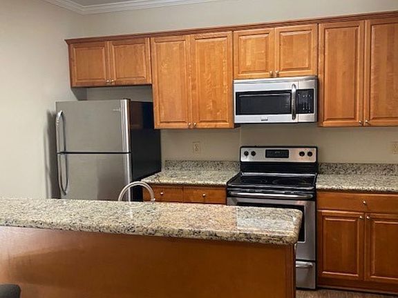 5th image of 405 Meador Dr