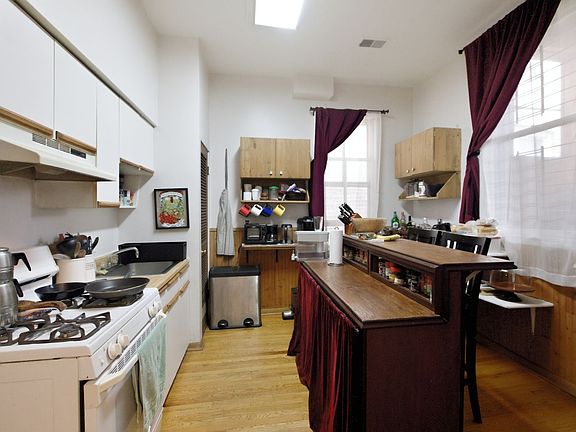5th image of 1932 W Evergreen Ave #2