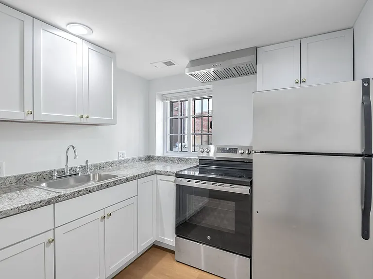 648 Keefer Pl NW #LL — Photo 2