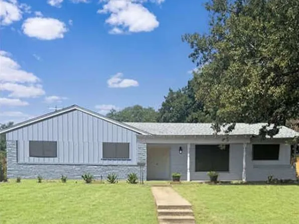 1912 McCleskey Ct, Fort Worth, TX 76112