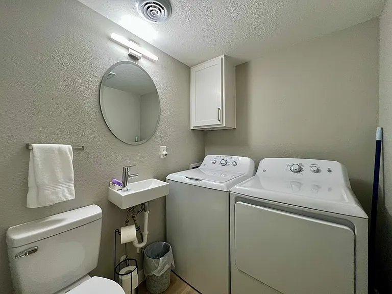 406 NW D St — Photo 14