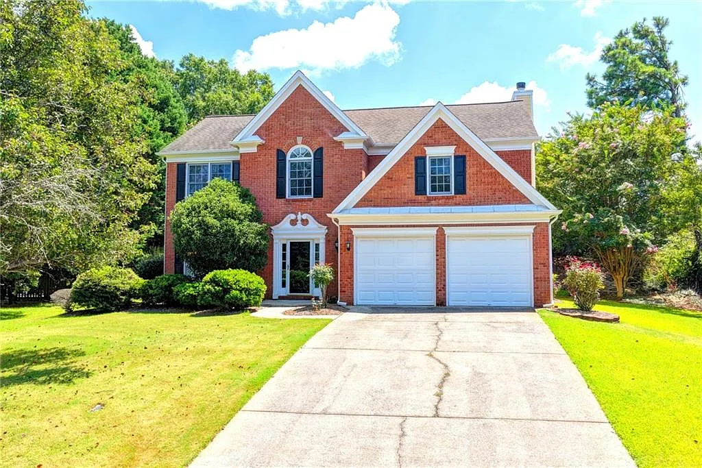 4 bed, 2.5 bath, 2360 sqft, $3,000 — Photo 3