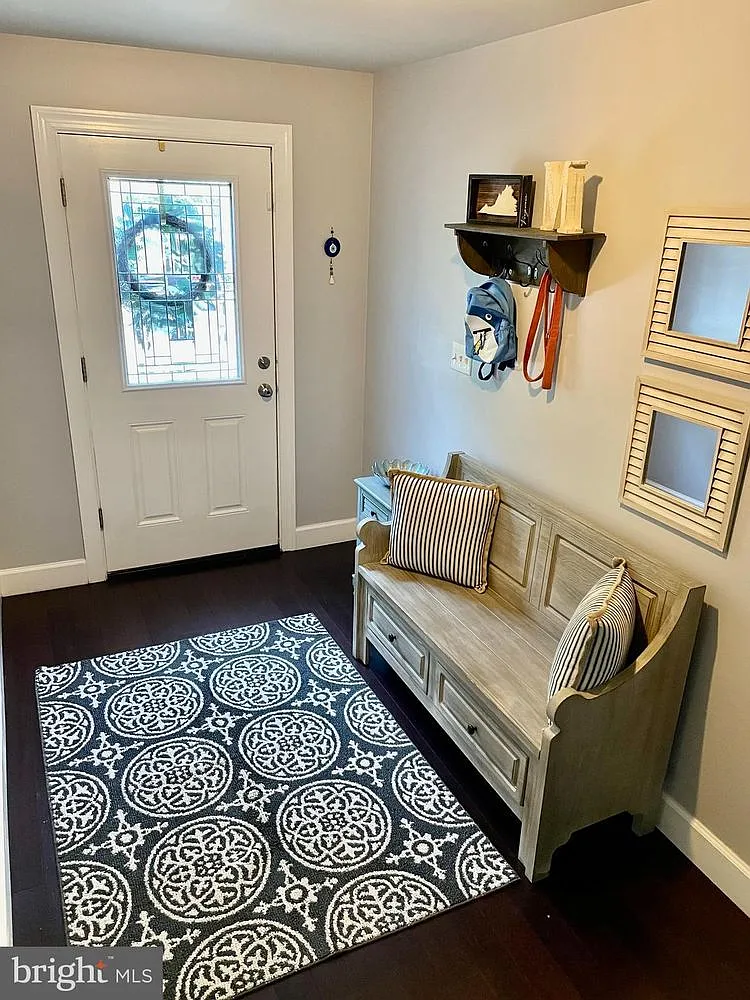 3 bed, 3.5 bath, 1836 sqft, $3,600 — Photo 3
