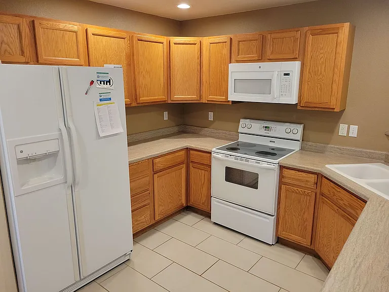 1703 Whitehall Dr #2-H — Photo 4
