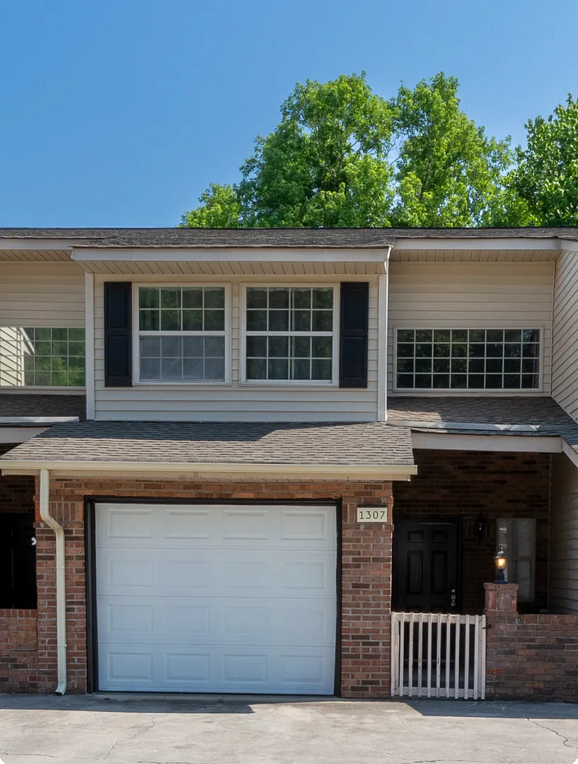 2 bed, 2.0 bath, 1054 sqft, $1,800 — Photo 1