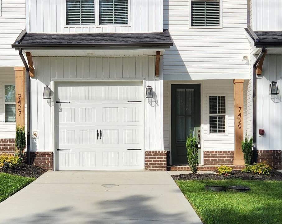 1st image of 7429 Thomas Ln