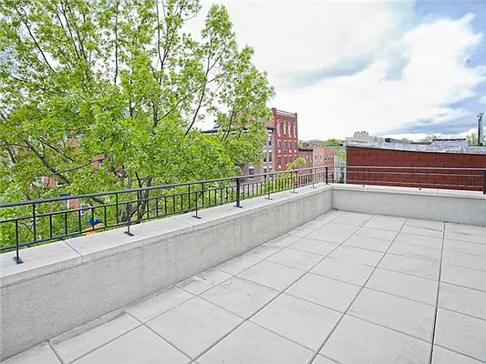 Sold by Avenue Sotheby's International Realty | media 16