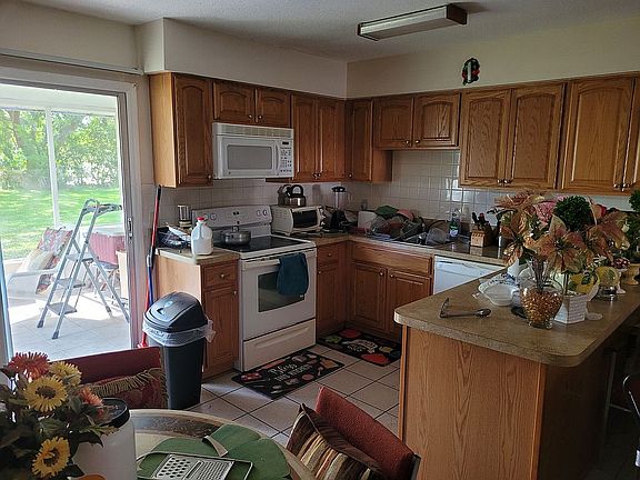 4th image of 2 Plain View Dr #2