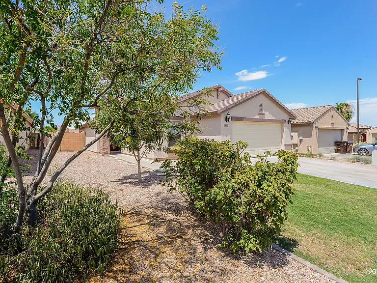 900 W Desert Canyon Dr — Photo 2