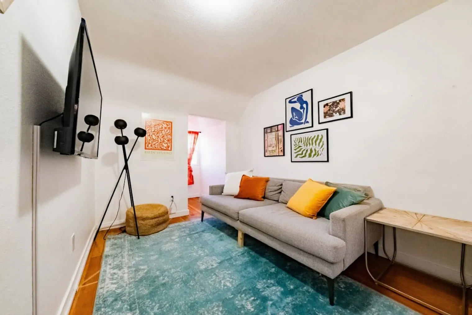 2 bed, 1.0 bath, 645 sqft, $1,755 — Photo 2