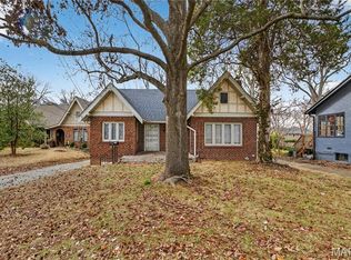 8369 Big Bend Blvd, Saint Louis, MO 63119