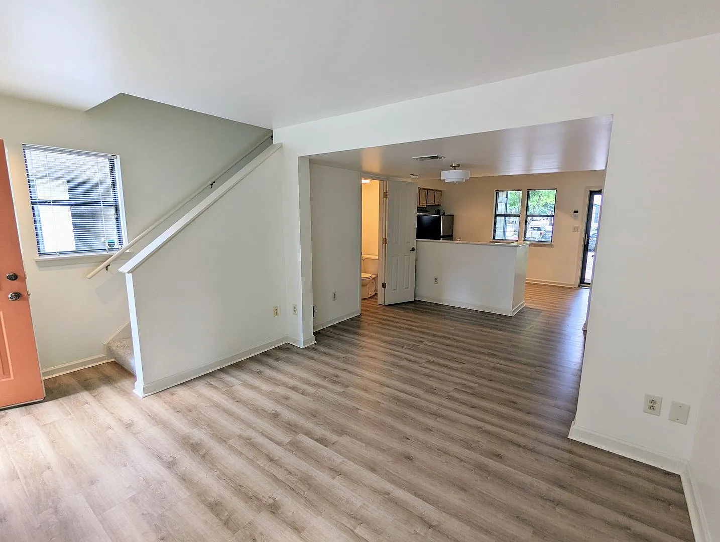 Premier City Living 2 Bed 1.5 Bath Townhouse with off street parking! Available immediately! (Sou... — Photo 3