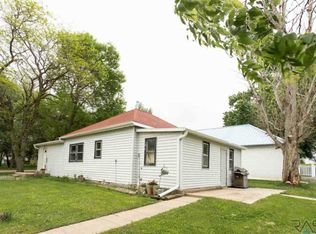 317 S Spruce Ave, Parker, SD 57053