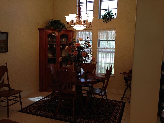 3rd image of 717 Magnolia Ave