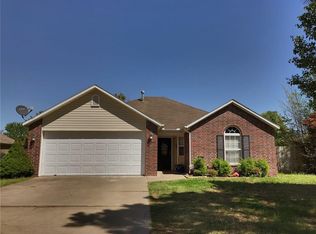 868 S Colonial Dr, Fayetteville, AR 72701