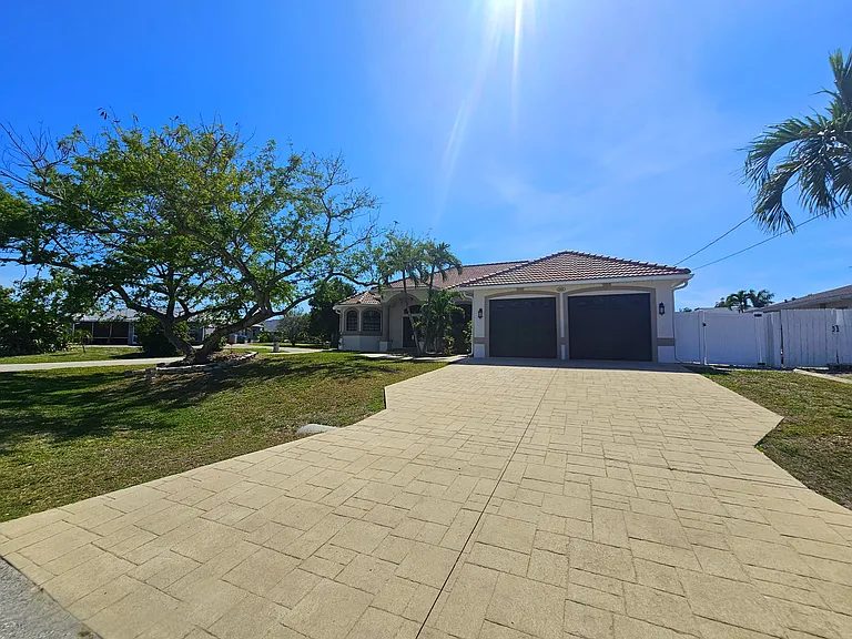 244 SE 20th Ct — Photo 2