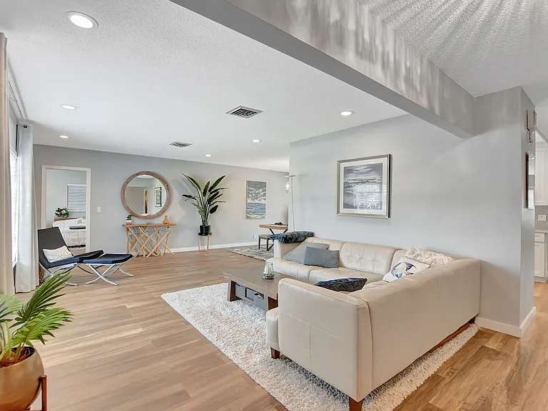 510 Silver Ln — Photo 1