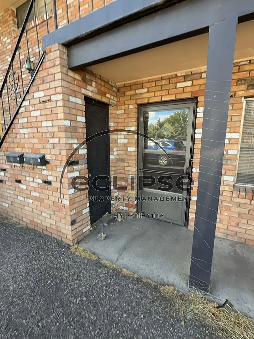 2 bed, 1.0 bath, 850 sqft, $1,350 — Photo 2