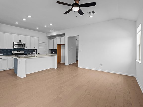5th image of 3224 Drago Dr