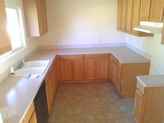 3rd image of 2971 Greendale Dr SE