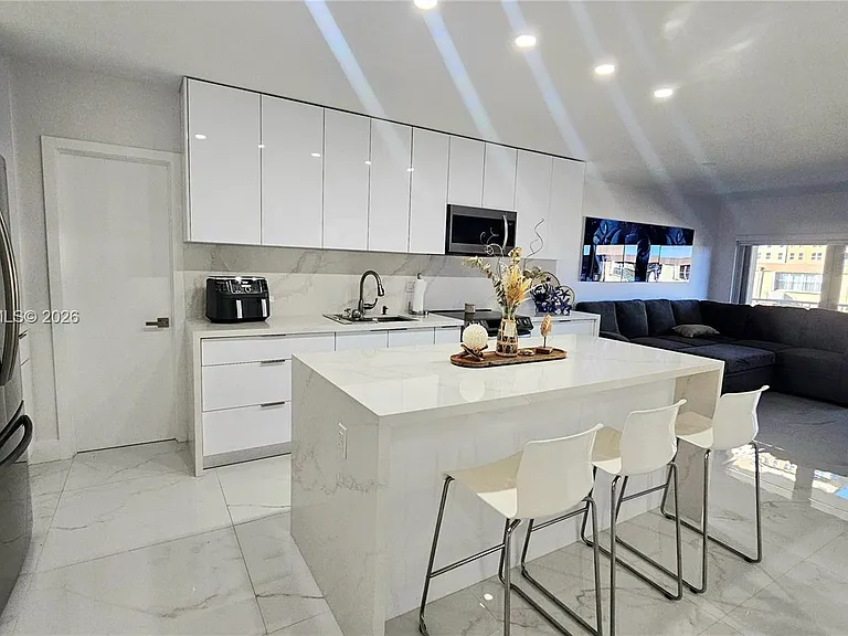 1950 S Ocean Dr #3D — Photo 5