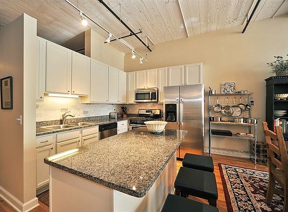 5th image of 221 E Cullerton St APT 717