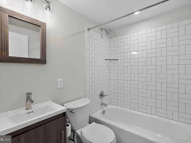 4469 Silverwood St — Photo 20