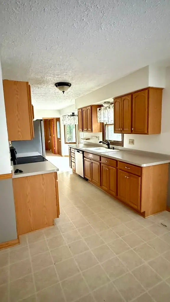 3 bed, 1314 sqft, $2,300 — Photo 3