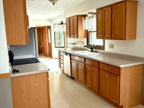 3rd image of 695 Penbrook Way