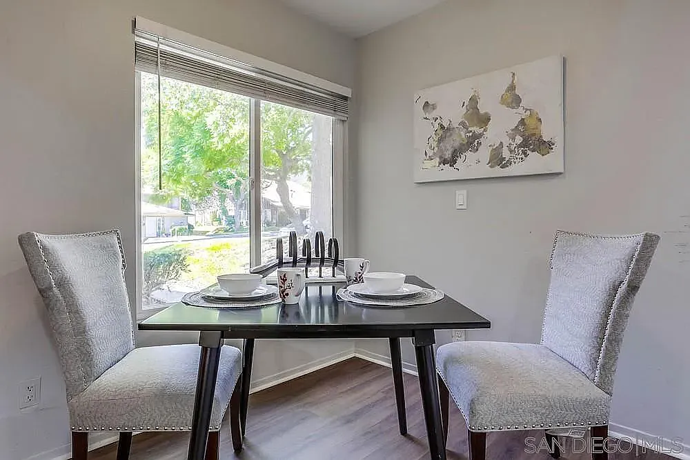 2 bed, 924 sqft, $2,695 — Photo 2
