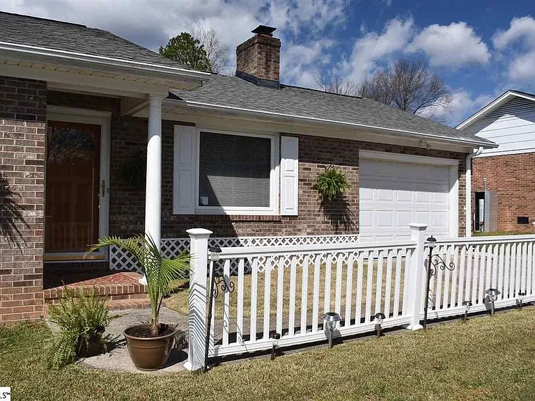 17A Owens Rd — Photo 2