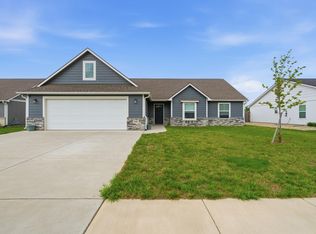 9685 Heather Ln, Manhattan, KS 66502