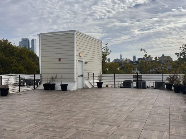 276 Duncan Avenue image 10 of 15