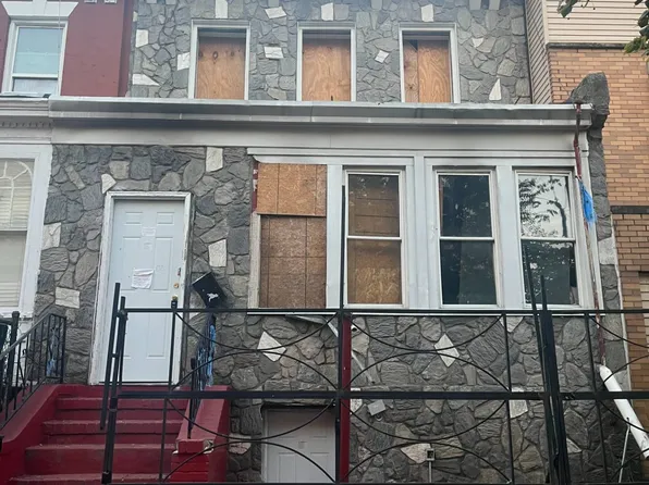 102 Grafton St, Brooklyn, NY 11212