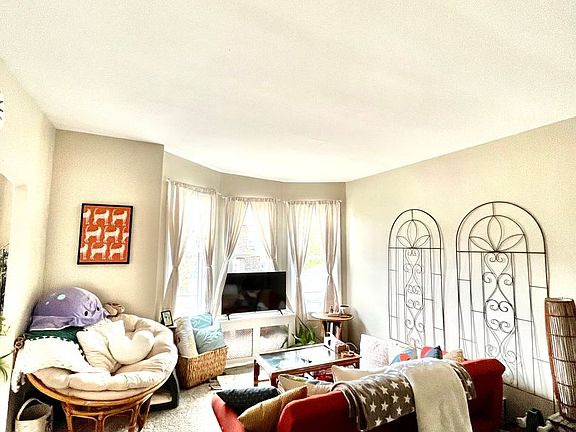 4th image of 832 Elmwood Ave #8
