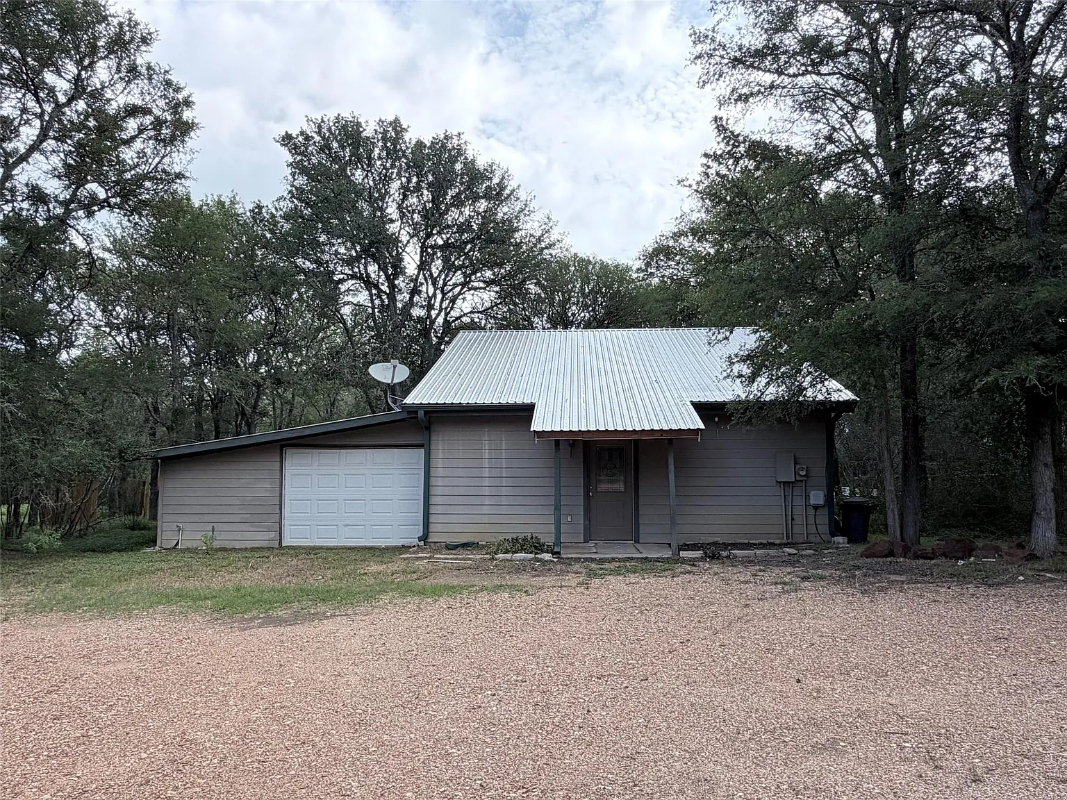 2 bed, 1.0 bath, 1280 sqft, $1,800 — Photo 3