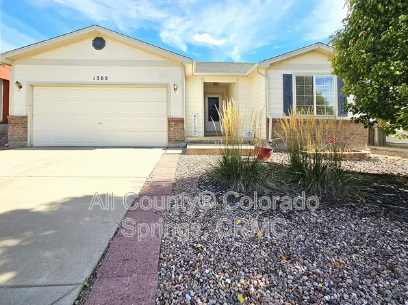 1305 Lords Hill Dr, Fountain, CO 80817
