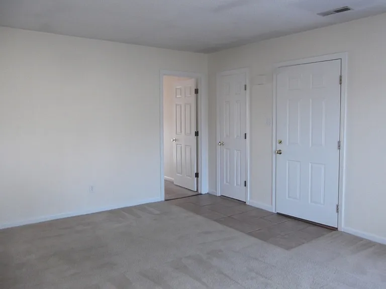 215 Shepard St — Photo 2