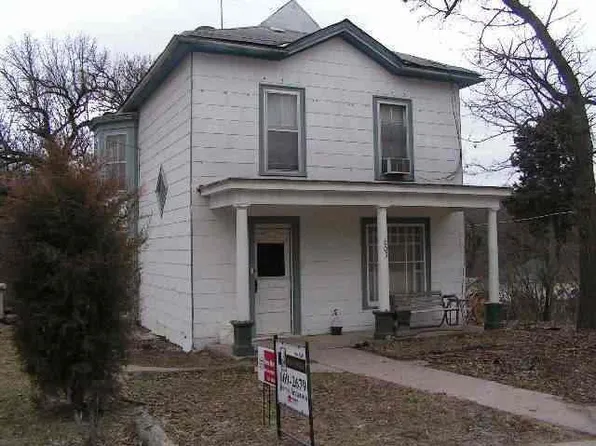 605 E Eldora Ave, Weeping Water, NE 68463